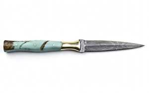 Cuchillo de Acero de Damasco Hecho a Mano – Mango Personalizado de Resina y Hueso, Empuñadura de Latón - Product Image 3