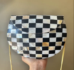 Bolso de Mano de Metal Hecho a Mano con Decoración de Resina Brillante para Fiestas y Bodas - Product Image 3