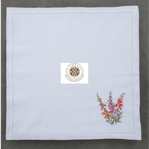 Lin naturel avec broderie de fleurs de ménagère, des fleurs gracieuses en forme de cloche ajoutant un charme élégant aux tables et aux rassemblements - Product Image 3