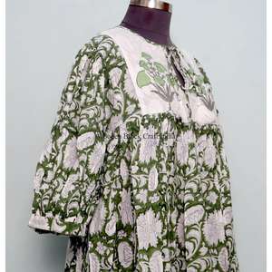 Robe bohème décontractée pour femme, en coton imprimé floral luxueux, col en V, manches longues, avec décorations en pompons, lavable. - Product Image 5