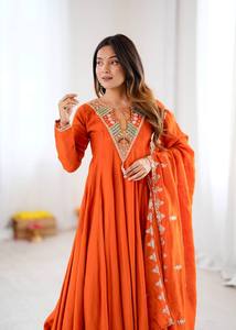 Élégante Robe Anarkali Trois Pièces Longue Broderie Romaine à Sequins, Sans Plis, Extensible, Séchage Rapide, Collection Coucher de Soleil - Product Image 4
