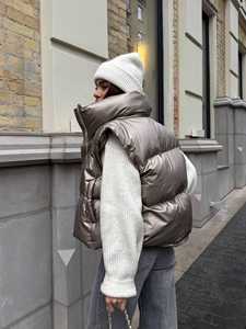 Gilet matelassé beige sans manches pour femme, fermeture éclair, col à capuche, couleur unie, veste d'automne en peau de mouton, denim et rembourrage en polyester - Product Image 4