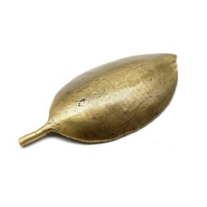 Plat de service en aluminium en forme de feuille d'or, plateau décoratif poli pour fêtes, mariages et restaurants - Product Image 4