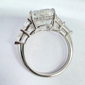 Anillo de Compromiso con Diamante Cultivado en Laboratorio, Corte Cojín Alargado, 10.35 CTW, Certificado por IGI, Oro Blanco de 14k, Anillo de Novia con Cinco Diamantes - Product Image 5