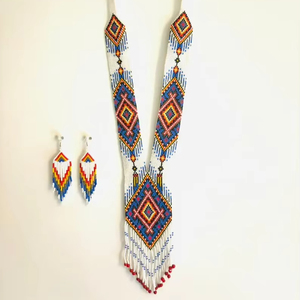 Ensemble collier et boucles d'oreilles en perles de maïs Maasai tendance et unique : Bijoux africains traditionnels pour mariage, cadeau, anniversaire, fête - Product Image 1