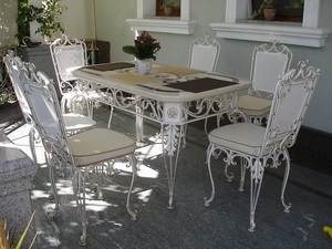 Ensemble de table et chaises en fer forgé décoratif, moderne, écologique et lavable pour jardin, patio, salon et salle à manger - Euro Iron Company - Product Image 2