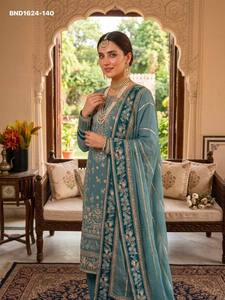 Costume droit de créateur en faux georgette lourd avec broderie de sequins, manches longues, pantalon uni et dupatta de travail, à prix de gros - Product Image 5