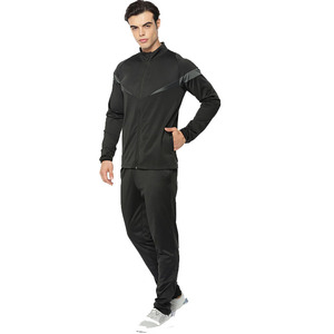 Ensemble de survêtement sportif en polyester avec sweat à capuche zippé et pantalon droit, personnalisable avec logo et motifs – Collection Streetwear - Product Image 2