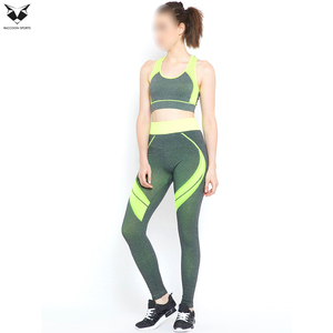 Conjunto de Leggings y Sujetador Deportivo Estampado Verde y Gris para Mujer, Conjunto de Yoga de Dos Piezas, Sujetador Push-Up y Control de Abdomen, Conjunto de Fitness de la Mejor Calidad - Product Image 3