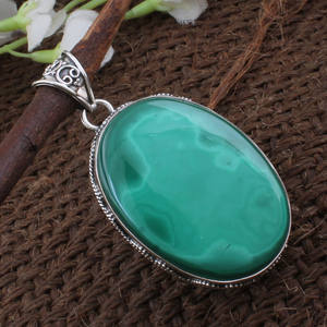 Grand pendentif en malachite naturelle, collier ovale de style vintage en argent sterling 925, bijoux bohèmes faits à la main pour femmes - Product Image 1