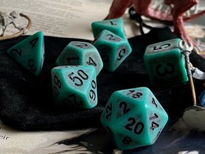 Ensemble de 7 dés de jeu D&D en corne de buffle, faits à la main, écologiques, modernes, de haute qualité, taille précise, design vert, 10 faces - Product Image 2