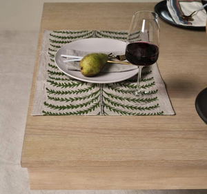 Ensemble de table à manger rectangulaire moderne en teck massif Per Se avec base à pieds croisés noirs et chaises rembourrées contemporaines - Product Image 3