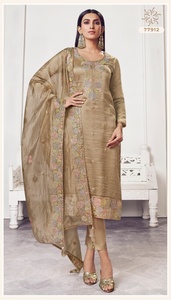 Ensemble de costume de luxe en soie dorée brodée avec dupatta, tenue ethnique de créateur pour femme, travail Zarkan, tenue de soirée, tenue de mariage, tenue festive - Product Image 5