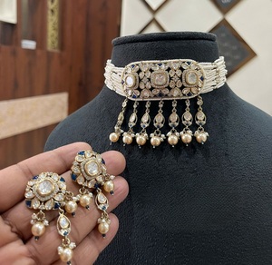 Precioso conjunto de collar y aretes con perlas de moissanita de calidad premium con acabado dorado, ideal para bodas, colección para mujer. - Product Image 2