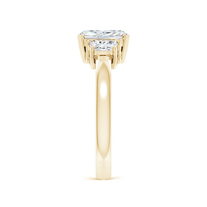 Anillo de Tres Piedras con Diamante Cultivado en Laboratorio con Corte Radiante Certificado por IGI, Diamantes Laterales con Corte Trapezoide en Oro de 10K, 14K, 18K, Plata 925, 935 - Product Image 3