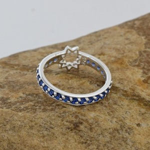 แหวนเงินแท้ 925 ประดับพลอยไพลินสีน้ำเงินธรรมชาติ รูปทรงวงรี ลายตารางหมากรุก พร้อมพลอยไพลินเม็ดเดี่ยว - Product Image 3