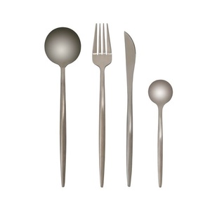 Cubiertos Metálicos Refinados para el Hogar, Diseñados para Inspirar Comedores Sofisticados y una Elegancia Duradera en el Hogar - Product Image 3