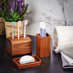 Ensemble d'accessoires de salle de bain en bois naturel de luxe pour salle de bain élégante, maison, hôtel, resort, maison d'hôtes et spa - Product Image 1