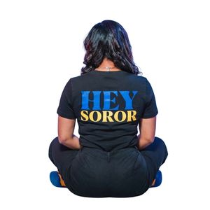 เสื้อยืด SGRho Hey Soror สำหรับผู้หญิง ลายกรีก ตัวอักษรกราฟิก แขนสั้น คอกลม เสื้อยืดลำลอง แฟชั่นพี่น้องนักศึกษา ชุดลำลองสไตล์สตรีทแวร์ - Product Image 2