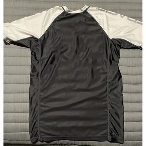 Protector de sarpullido personalizado UPF50 para hombres y niños Material de LICRA de longitud larga de secado rápido con logotipo personalizado para uso en gimnasio de surf BJJ - Product Image 5