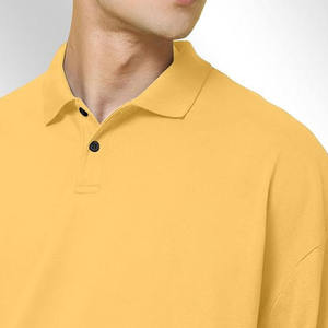 Polo de hombre color mostaza, mezcla de algodón, manga corta, liso, de color sólido, informal, transpirable, cómodo, con logotipo personalizado. - Product Image 4