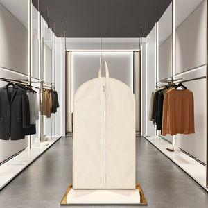 Sacs en mousseline de coton 100% personnalisés, pliables, de luxe, imprimés, avec fermeture éclair et poignée en ruban, pour robes de mariée, vente en gros directe d'usine - Product Image 1