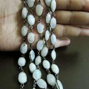 Chaîne connectrice en pierre de lune arc-en-ciel blanche naturelle, forme ovale, facettée, style briolette - Product Image 3