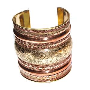 กำไลข้อมือทองเหลืองแบบคลาสสิก – กำไลทองสไตล์โบฮีเมียนแอฟริกัน ดีไซน์ลายสลักแบบชนเผ่า โดดเด่นสะดุดตา เครื่องประดับแฟชั่นขายส่ง - Product Image 3