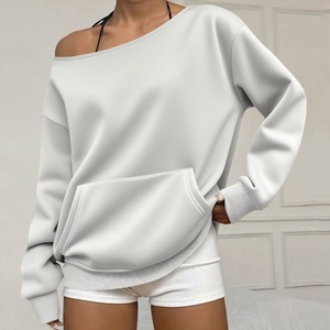Sudadera OEM al por mayor para mujer, con hombros descubiertos, manga larga, cuello asimétrico, hombro caído, bolsillo canguro, top informal holgado - Product Image 5