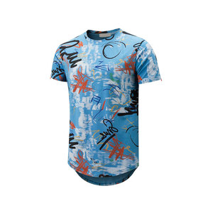 Camiseta de Manga Corta con Cuello Redondo y Estampado de Grafiti Azul para Hombre, Corte Regular, Largo Extendido, Estilo Urbano, Tejido Transpirable con Estampado Digital - Product Image 1
