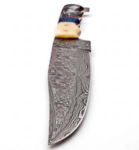 Couteau utilitaire d'extérieur artisanal en acier Damas avec manche en composite os et résine marbrée - Product Image 4