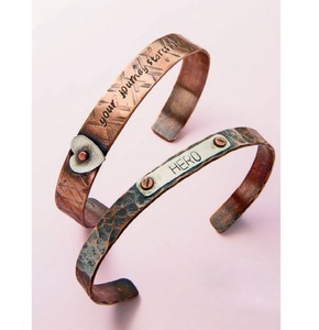 Pulsera Sofisticada de Múltiples Hilos – Joyería Artesanal con Acabado Oscuro Hecha a Mano - Product Image 4