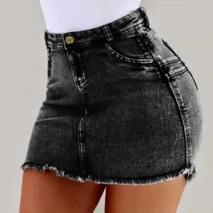 Jupe-short en jean taille mi-haute pour femme, décontractée, avec ourlet effiloché, poches, coupe ajustée, fermeture boutonnée moderne, bleu, gris, noir - Product Image 4