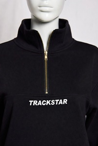 Sweat-shirt blanc pour femme avec fermeture éclair quart de tour, imprimé lettrage noir Trackstar, détails dorés, pull-over - Product Image 5