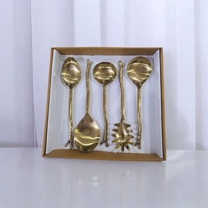 Ensemble de couverts en métal doré de luxe avec motif de branche pour l'utilisation sur les plats et les bols - Product Image 1