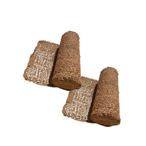 Filet en fibre de coco robuste pour la stabilisation des sols et le soutien de l'établissement de la végétation dans les zones paysagères - Product Image 1