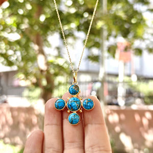 Collar de bisutería religiosa con colgante de cruz de turquesa azul Mohave, collar llamativo de latón chapado en oro de 18k - Product Image 5