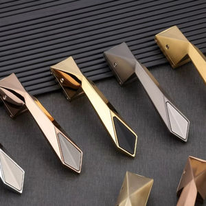 Manijas modernas de estilo simple para puertas y ventanas, disponibles en acabados dorado, oro rosa, blanco y gris para renovación del hogar. - Product Image 2