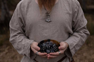 Juego de Dados de Cuerno de Búfalo Natural Hechos a Mano al por Mayor - Dados Poliédricos Cúbicos para Juegos de Mesa RPG - Product Image 2