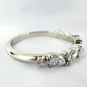 Anillo de Boda con Diamante Cultivado en Laboratorio, Corte Marquesa y Redondo, 0.47 CTW, Certificado por IGI, Oro Blanco Sólido de 18K, Anillo Curvo Tipo Tiara Apilable - Product Image 3