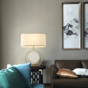 Lámpara de Mesa Geométrica de Lujo con Diseño Artístico de Marco Abierto, Iluminación Ambiental Premium y Atractivo Decorativo Contemporáneo para el Hogar - Product Image 4