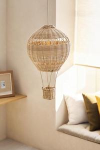 Pantalla de Lámpara Colgante de Ratán Hecha a Mano con Forma de Globo Aerostático |   Lámpara de Techo de Mimbre para Cuarto de Bebé |   Lámpara de Araña Decorativa Estilo Boho para Habitación Infantil, Recuerdo - Product Image 2