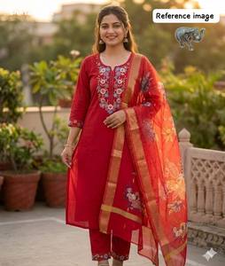 Colección de Kurti-Pantalón de Muselina de Primera Calidad con Detalles Hechos a Mano y Dupatta con Estampado Digital, Proveedor de Surat - Product Image 2