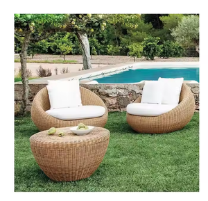 Ensemble de salon de jardin classique en rotin tressé, six pièces, avec fauteuils, poufs et table, disponible à prix de gros. - Product Image 5