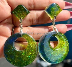 Pendientes colgantes de resina clásicos Joyería artística única para bodas Regalo personalizado en todos los colores - Product Image 2