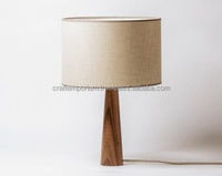 Lampes de table élégantes et modernes, fabriquées à la main avec un design Pop Art, en bois de pin, d'acacia et de copeaux de résine