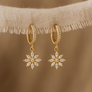 Boucles d'oreilles pendantes en moissanite, motif floral, créoles dorées, bijoux scintillants pour femme, cadeau élégant pour mariée - Product Image 1