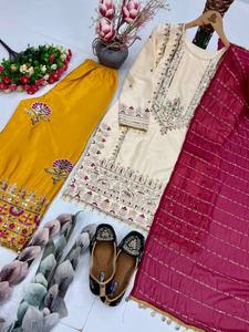 Ensemble de sharara brodé en soie naturelle de qualité export avec dupatta en georgette fantaisie - Product Image 5