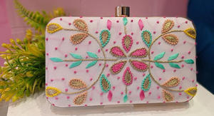 กระเป๋าคลัทช์งานแต่งงาน/งานกลางคืน ผ้าซาตินพิมพ์ลายดอกไม้ลายนูนหลากสี งานแฮนด์เมดสุดหรู พร้อมสายโซ่โลหะประดับลูกปัด สำหรับผู้หญิง - Product Image 6