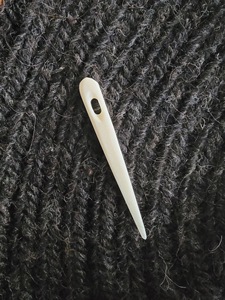 Nueva Aguja de Bordar Rústica Ecológica de Cuerno de Búfalo con Punta Fina para Lana y Hilos, Duradera para Tufting y Costura - Product Image 1